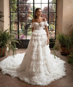 Bridal Dresses Suitable for Large Busts: Tips and Top Picks